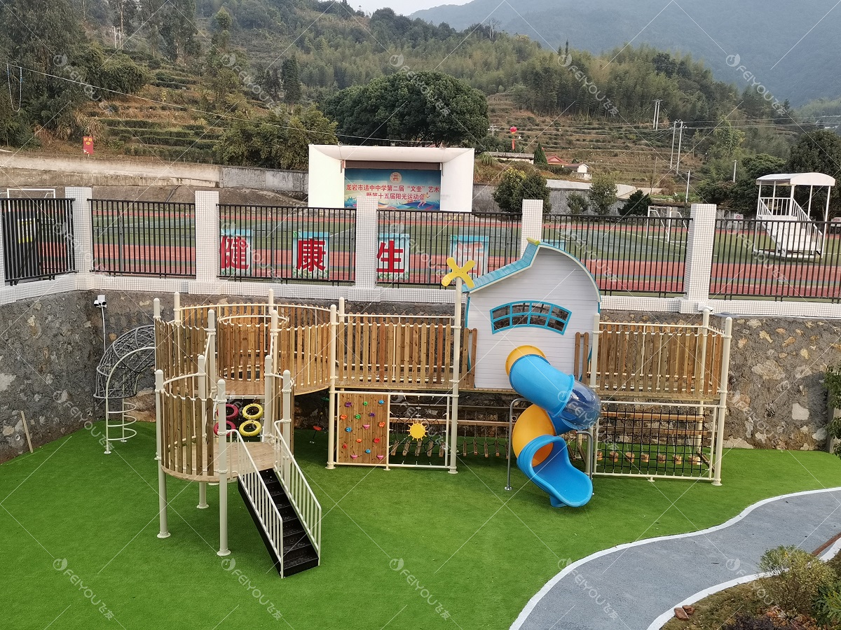 幼兒園選擇戶外滑梯時(shí)，應(yīng)滿足什么樣的條件？