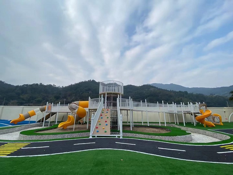 幼兒園里適合什么樣的大型組合滑梯？